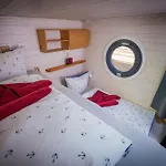 Charmantes Hausboot Brino Woma D13