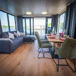 Charmantes Hausboot Brino Woma D13 Botel *