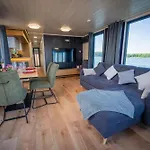 Botel Charmantes Hausboot Brino Woma D13
