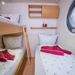 Botel Charmantes Hausboot Brino Woma D13 Furstenberg-Havel