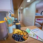 Charmantes Hausboot Brino Woma D13 Botel *