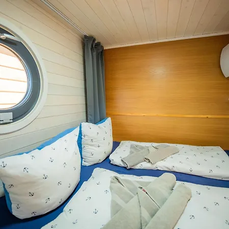 Charmantes Hausboot Brino Woma D13 Fürstenberg-Havel