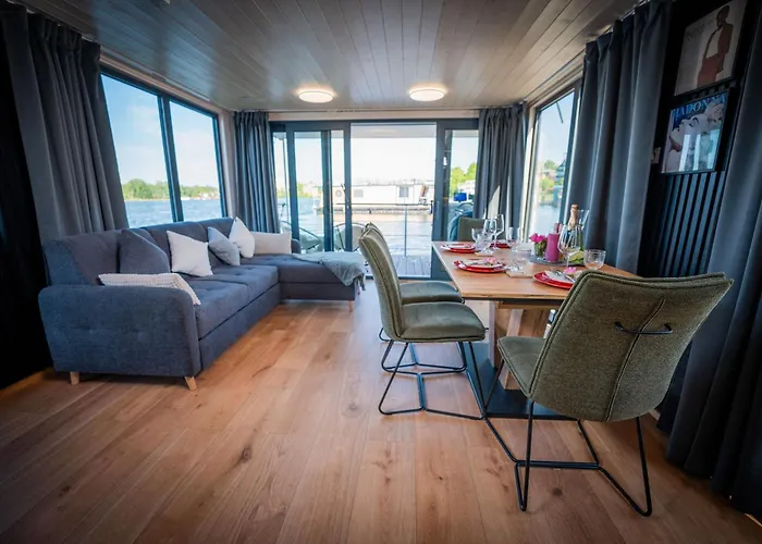 Båthotell Charmantes Hausboot Brino Woma D13