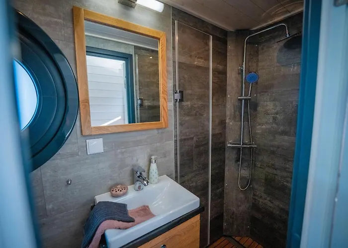 Charmantes Hausboot Brino Woma D13 Båthotell