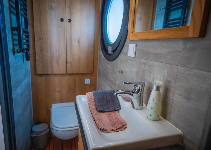 Charmantes Hausboot Brino Woma D13