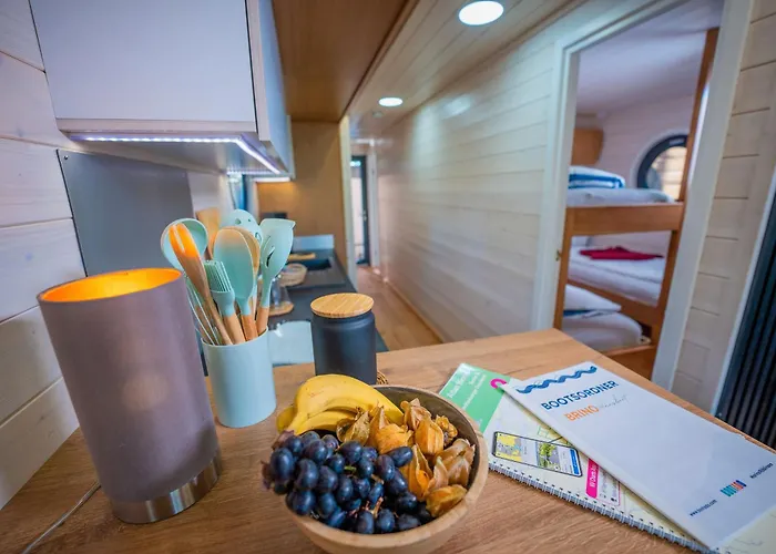 Charmantes Hausboot Brino Woma D13